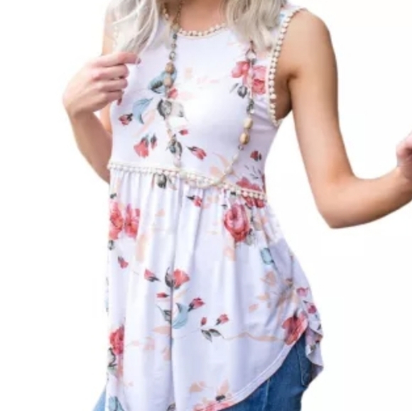 Private Label Tops - 🌼New boutique pom pom top